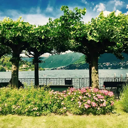 Apartment Free Parking - Elegant Two-bedroom With Balcony