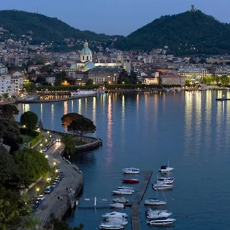 Apartamento Free Parking - Elegant Two-bedroom With Balcony