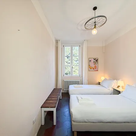 Free Parking - Elegant Two-bedroom With Balcony Apartamento