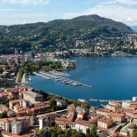 Free Parking - Elegant Two-bedroom With Balcony