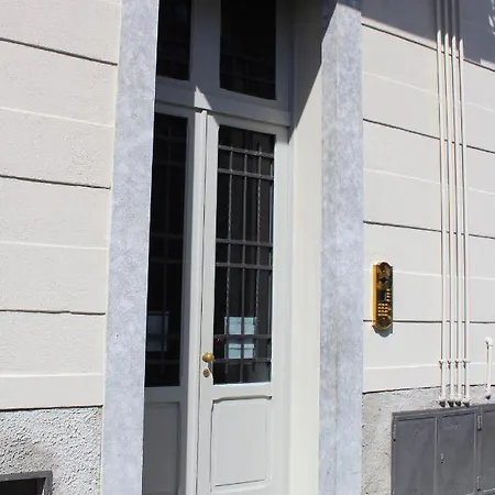 Lejlighed Free Parking - Elegant Two-bedroom With Balcony