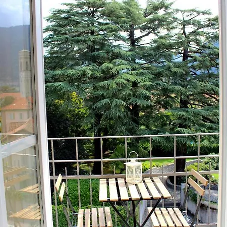 Free Parking - Elegant Two-bedroom With Balcony