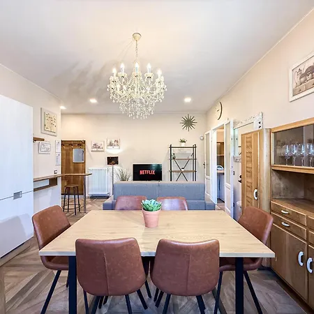 شقة Free Parking - Elegant Two-bedroom With Balcony