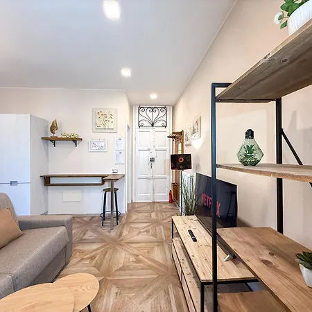 Free Parking - Elegant Two-bedroom With Balcony شقة تْشيرنوبيو