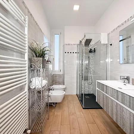 Free Parking - Elegant Two-bedroom With Balcony Apartman Cernobbio