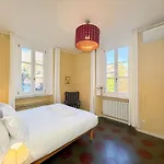 Free Parking - Elegant Two-bedroom With Balcony *