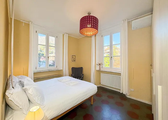 Free Parking - Elegant Two-bedroom With Balcony *