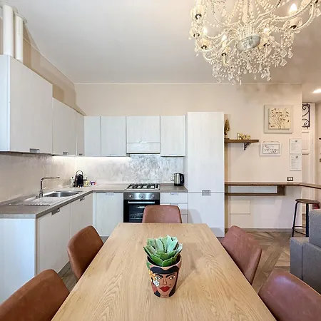 Appartement Free Parking - Elegant Two-bedroom With Balcony *